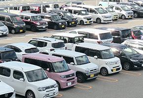 345台収容の無料駐車場がご利用可能